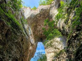 Valja Prerast – Najveći prirodni, kameni most u Srbiji Valja Prerast