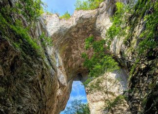 Valja Prerast – Najveći prirodni, kameni most u Srbiji Valja Prerast