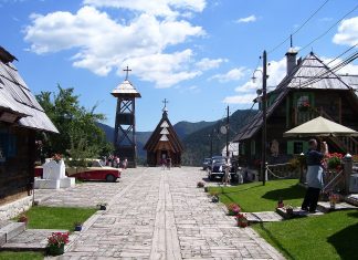 Drvengrad – Čarobno etno-selo na Mokroj Gori Drvengrad