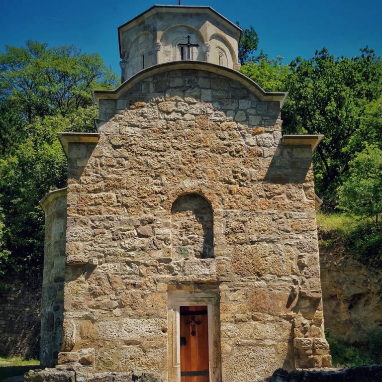 manastir-pavlovac-na-planini-kosmaj-xv-vek-srbija-pod-lupom