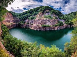 Ledinačko jezero – Bajkovito mesto na Fruškoj Gori Ledinačko jezero