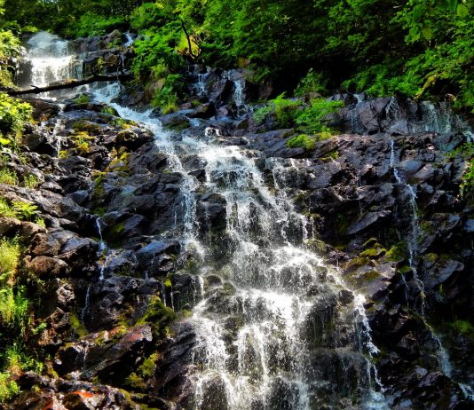Donji Piljski vodopad na Staroj planini Donji Piljski vodopad