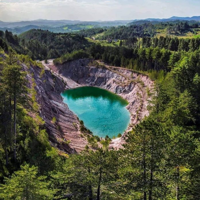 Tavničko jezero