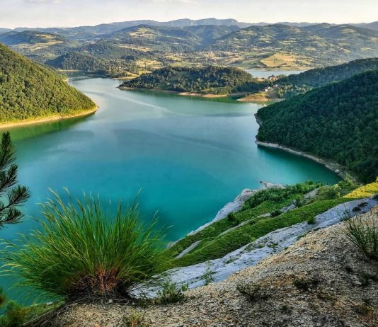 Jezero Rovni – Tirkizni biser valjevskog kraja Jezero Rovni