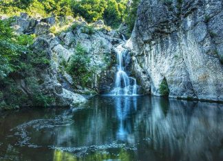 Vodopad Mokranjske stene nadomak Negotina Vodopad Mokranjske stene
