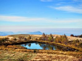 Jezero Nebeska suza – Magično mesto na Goliji Jezero Nebeska suza