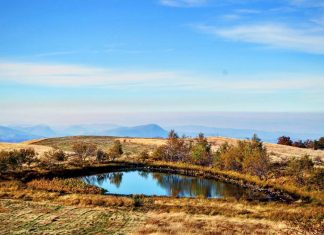 Jezero Nebeska suza – Magično mesto na Goliji Jezero Nebeska suza