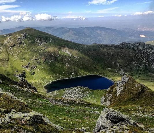 Štrbačko jezero ili Livadičko jezero – Biser Šar-planine Štrbačko jezero