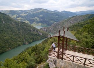 Vidikovac Savina stolica – Pogled na Zlatarsko jezero Vidikovac Savina stolica