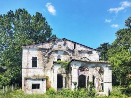 Dvorac Špicer – Od sjaja do ponora Dvorac Špicer