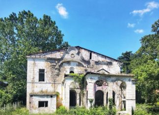 Dvorac Špicer – Od sjaja do ponora Dvorac Špicer